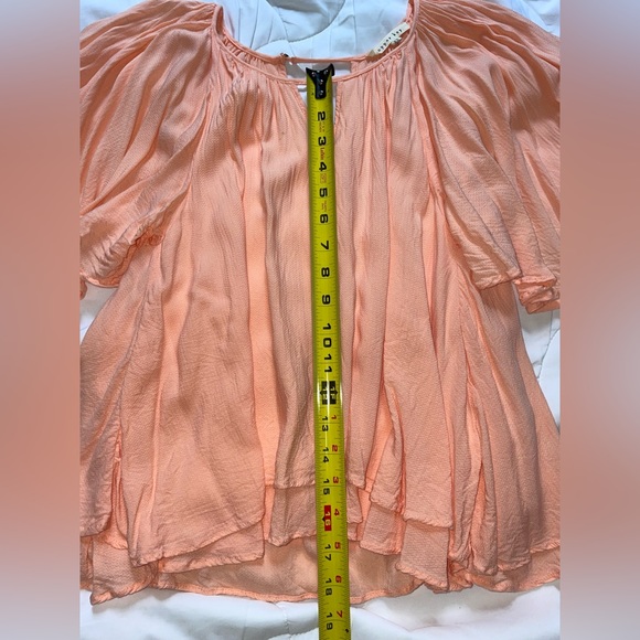 Baby pink short sleeve blouse with flowy sleeves - Picture 5 of 7